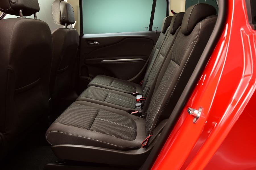 Интерьер Vauxhall Zafira Tourer 2016 года  (фото 5 из 32)